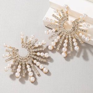 NWT pear and rhinestone earring